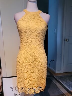 Lulu's Xs Yellow Lace Halter Bodycon Dress